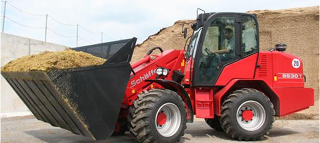 Neue knickgelenkte Teleradlader von Schäffer für Biogasanlagen und Landwirtschaft